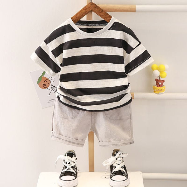 CONJUNTO CAMISETA RAYAS GRISES Y SHORT