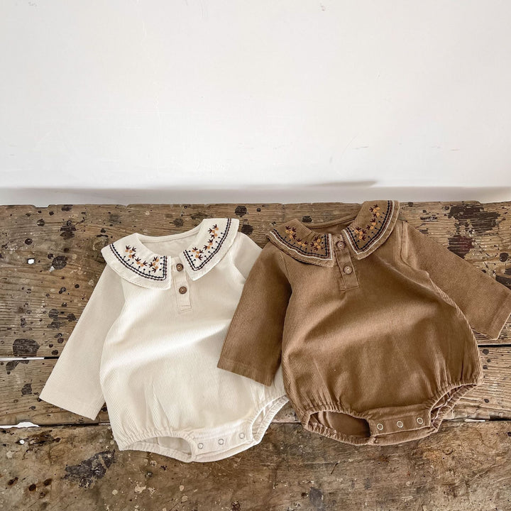 ENTERIZO CUELLO BORDADO CAFÉ